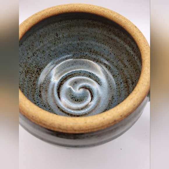 Rustic Handtrown Stoneware Lidded Handle Pot. - Picture 2 of 11